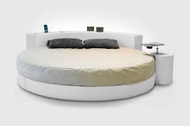 È perfetto per i piccoli spazi letto animali lana caldo. Letto Matrimoniale Tondo Modello Cristal Itech Ponti Divani Lissone