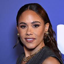 Alex Scott nails power dressing in waist-cinching suit dress and sheer  stockings