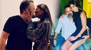 Türkler), who are an ethnic group primarily living in the republic of turkey and in the former lands of the ottoman empire where turkish minorities have been established. Sureyya Yalcin In 1 Milyon Tl Lik Bodrum Aski Yasam Www Abdpost Com Amerika Dan Haberler