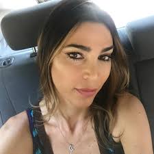 Continuano anche dopo ferragosto le vacanze per cecilia capriotti, una delle showgirl italiane più paparazzate e attive sui social network. Cecilia Capriotti Biografia Eta Altezza Peso Figli Marito Gianluca Mobilia Instagram E Vita Privata Spettegolando