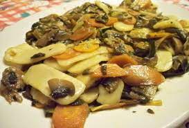 Unite alla purea 350 gr di farina di riso setacciata, 4 uova piccole, un pizzico di sale ed un pizzico di noce moscata. Gnocchi Di Riso Veganblog Ricette E Prodotti Dal Mondo Vegan