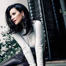 A 48 ore dalla notte degli oscar, e dal suo live sul palco academy, laura pausini ha tirato fuori il remix di io sì (senn), firmato dave audé. Leggi Il Testo E Ascolta Io Si Di Laura Pausini