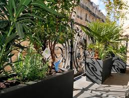 Pair large text with an image to give focus to your chosen product, collection, or blog post. Balcon Parisien Landhausstil Wohnbereich Paris Von Urban Green Paris Houzz