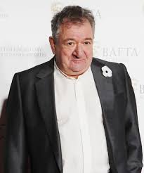 Лили джеймс, джонни флинн, рэйф файнс и др. All The British Actors In Netflix Movie The Dig Cast