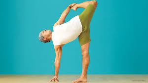 Peak Form 5 Steps To Ardha Chandra Chapasana Yoga Challenge Poses Yoga Master Yoga Journal