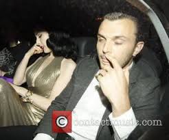 Shutterstock koleksiyonunda hd çözünürlüğünde boyfriend of dita von teese stok fotoğraflar ve milyonlarca başka haber amaçlı görseller bulabilirsiniz. Dita Von Teese Dita Von Teese Dating Rocker Theo Hutchcraft Contactmusic Com
