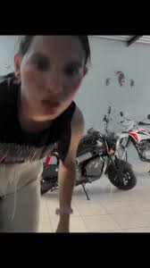 La Flaca Manejando Moto