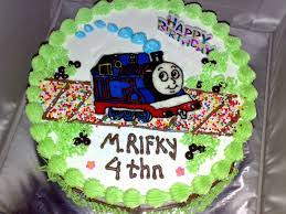Sementara, kereta api monorel (kereta api rel tunggal) adalah kereta api yang jalurnya tidak seperti jalur kereta yang biasa dijumpai. Cake Thomas The Train