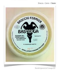 Le Brocciu Est Un Fromage De Lactoserum De Corse Protegee Par Une Aoc Depuis 1983 Et Une Aop Depuis 2003 Il Est Elab Fromage Etiquette Fromage Fromage Cheese