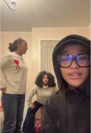 Lalala: Un Trend Fun avec Esther et Emma