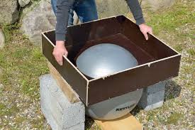 Vi Ska Satta I Gang Med Att Gjuta Ett Fagelbad I Betong Men Vet Inte Riktigt Hur Vi Ska Fa Till Sjalva Fordjupningen Har N Fagelbad Diy Fagelbad Betongmobler