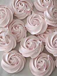 Hi Everyone Today I Made This Pretty Meringues Roses And Posted It On Instagram So Many Ask For The Recipe So I Thought Rose Cookies Desserts Pink Desserts
