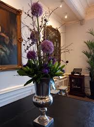 Average bouquet dimensions are 43cm high x 30cm diameter. R 5s53gkpz33om