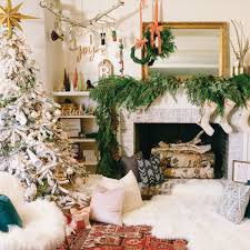 Looking For Some Holiday Decor Inspiration Look No Further Whether You Re Looking To Spruce Up Your Little Apartment Holiday Decor Christmas Interiors Decor