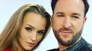 Über kaum ein deutsches paar wird wohl so viel diskutiert wie über laura müller (21) und michael wendler (49). Wendler Und Laura Mit Rtl Noch Nicht Einig Uber Tv Hochzeit Promiflash De