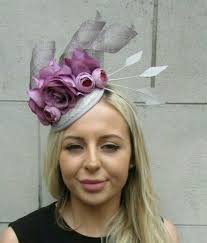 Gris raisin mauve lilas violet clair Rose fleur plume chapeau bibi courses  mariage invité floral casque Starcrossed Boutique sh-400