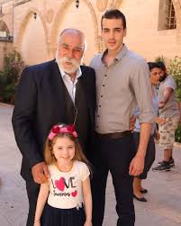 Hercai Sezon Finali Bu Aksam 20 30 Da Atv Ekranlarinda Kacirmayin Couple Photos Couples Scenes