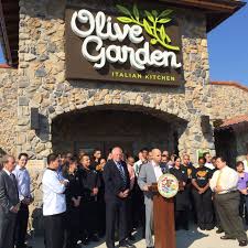 Does olive garden offer health benefits to part time employees? Chicago S First Olive Garden Opens And Reveals Garlic Schism In Governor S Race Eater Chicago