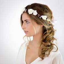 Mariage Couronne De Fleurs Blanches Elsa Accessoires Coiffure Par Nuagecolore Coiffure Mariee Boheme Coiffure Mariage Coiffure Mariage Cheveux Long