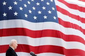 L'insediamento di joe biden, in un'atmosfera surreale da zona di guerra, e la cerimonia del giuramento. Wvgyjy0apvrrjm