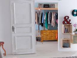 Interkontinentale lieferungen können zur maximalen sicherheit in holzkisten erfolgen. Einen Begehbaren Kleiderschrank Im Vintage Stil Bauen Bauhaus