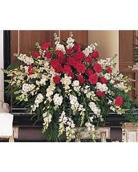 Our guide to funeral flowers provides an insight and guidance to help you choose the correct item for the occasion. Cherished Moments Casket Spray In Big Rapids Mi Patterson S Flowers Inc