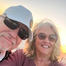 Hey we are the Roberts children lived part of our lives in Ritter Hollow &  Coon Branch.. unfortunately only two of us are living now Lonnie Roberts Jr  has passed