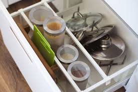 Fallen deine teller und tassen aus dem küchenschrank, wenn du ihn öffnest? Kuche Organisieren Und Einraumen Tipps Und Ideen Brigitte De