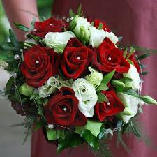 Roses And Lisianthus Bride Flowers Brides Flowers Bouquet Ceremony Flowers