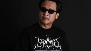 Gofar hilman meminta maaf karena sudah membuat beberapa pihak tidak nyaman saat ia rangkul di acara tersebut. Gofar Hilman Belum Menikah