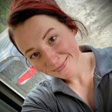 Deanna Bright's Instagram, Twitter & Facebook