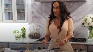#real housewives of atlanta #kenya moore #my gif #my gifs #i miss brandon and his gifs ugh #i gotta do all the work for now #2k. Gucci Gg Logo Leather Belt Worn By Tanya Sam In The Real Housewives Of Atlanta Season 12 Episode 03 Spotern