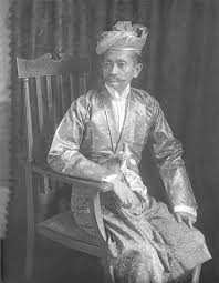 Tuanku abdul halim wearing the kedah royal insignia with head dress dendam tak sudah. Sultan Abdul Hamid Halim Shah Of Kedah History War African Royalty History Facts