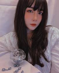 長髮短瀏海好看還是短髮好看（反正都是只能拍照的造型） 本人看起來很滑稽🥲 我朋友還說短髮看起來很像地方媽媽