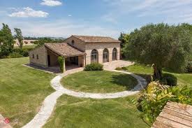 Foto 3 Di 10 Rustico Casale In Vendita A Morrovalle 29295963 Casa It Case Rustiche Design Esterno Di Casa Casa Colonica Esterni
