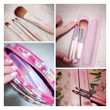 メイクブラシはそのまましまっていると 傷んだり菌が繁殖しやすくなるのできちんと収納するのがおすすめです 今回は衛生的 楽ちんに収納できるアイデアをご紹介します 収納 アイデア メイクブラシ 収納 メイクブラシ