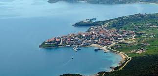 Δεν πειράζει θα την πάρουμε απο χαλκιδική με ενα 10αρικο. Ammoylianh O Mikros Paradeisos Ths Xalkidikhs Etoimazetai Na Ypodextei Toys Toyristes Kanena Kroysma Koronoioy Sto Nhsi