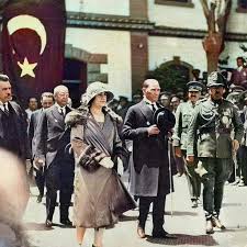 American Revolution Turkish Traditional Dresses Ottoman Empire Turkish Traditional Dresses Ottoman Empire Ott In 2020 Empire Logo Empire Design Empire Memes