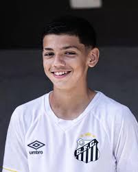 Felipe Rafael, joia da base do Santos, assina contrato de patrocínio com a  Nike