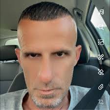 Mbjellja e luleve shumëngjyrëshe në Sheshin “Adem Jashari”, për t'i dhënë  aromë dhe ngjyra kësaj zone ku ecin çdo ditë kalimtarë. 🌺🪻🌸🌼