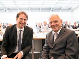 Die deklination des adjektivs jung erfolgt über die komparationsformen jung,jünger,am jüngsten. Schauble Kommt Singener Wochenblatt