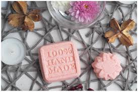 Danach könnt ihr die badekugeln ganz einfach aus der form drücken und schön verpacken. Tolle Geschenkidee Sprudelnde Badebomben Zum Relaxen Wiewowasistgut Com