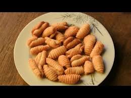 Crunchy Kulkuls Goan Traditional Christmas Sweet Snack Sugar Curls Recipe Youtube Christmas Sweets Recipes Foood Recipes Indian Desserts