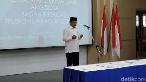 Kita bisa membuat stiker sesuai dengan keinginan. Menkominfo Lantik 7 Wasit Telekomunikasi Baru