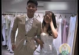 Đôi trẻ thường xuyên chia sẻ ảnh chụp cùng nhau và dành lời ngọt ngào khi nói về nửa kia trên mạng xã hội. Phan VÄƒn Ä'á»©c Báº£nh Bao Chá»¥p áº£nh CÆ°á»›i Cung Nháº­t Linh