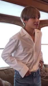 Pin By Lilia Chandeni On Kim Taehyung Taehyung Kim Taehyung V Taehyung