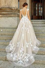 We did not find results for: Brautkleid Trend Lange Schleppen Wir Zeigen Euch Die Aktuellen Brautkleid Trends 2020 Brautkleid Langeschle In 2021 Hochzeitskleid Lang Kleider Hochzeit Brautkleid