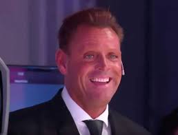 Los secretos del contrato que debe cumplir el doble de Luis Miguel