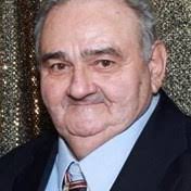 Lee Bessette's Instagram, Twitter & Facebook