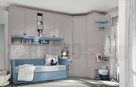 Nelle camerette con cabina armadio angolare è possibile trasformare la suddivisione interna dei ripiani perché le strutture di questi particolari armadi sono sempre modulari. Cameretta A Ponte Arcadia Ac124 Arredoshop Finiture Arcadia 1 Frassino Dorian Finiture Arcadia 2 Lavanda